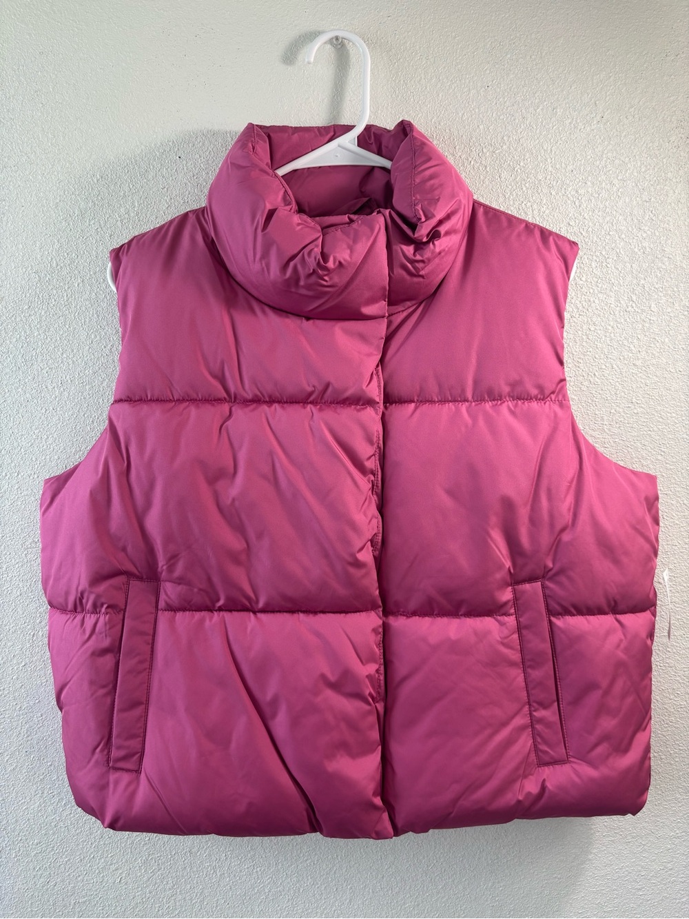 Old Navy Women’s Pink Sleeveless Puffer Vest Size Medium